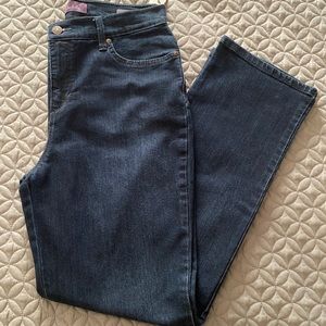 Gloria Vanderbilt jeans Short cut Size 8